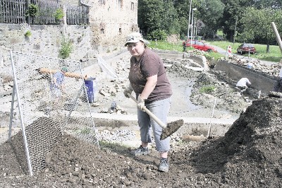 manuela-urban-aus-hochkirch-gehoert-zu-den-mitarbeitern-der-1053306